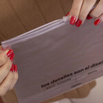 Sobre Pvc Paprika Detalles Dise&ntilde;o 26X23 Con Cierre Zip
